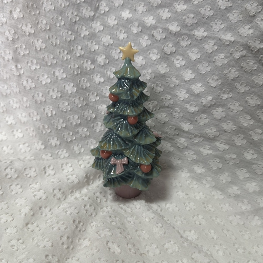 Lladró Porcelain Christmas Tree Figurine - Picture 3 of 13